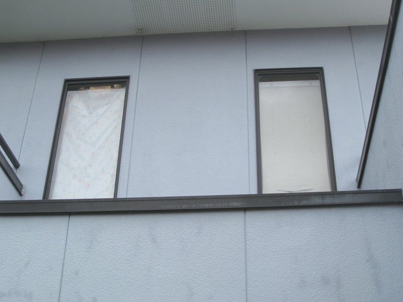 木造一戸建て住宅、吹き抜け2FのFIX窓ガラスに遮熱断熱フィルムRSP35LEを施工